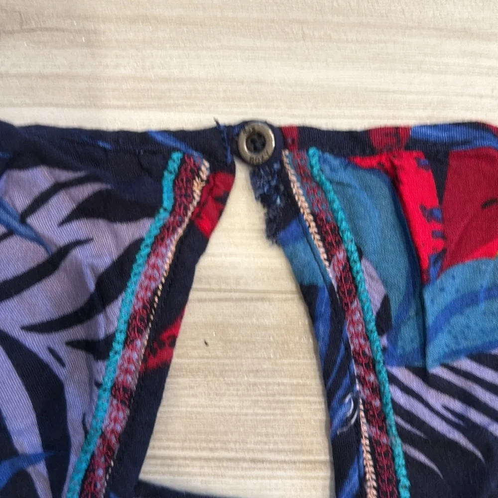 Floral Print Roxy Top - Picture 6 of 6